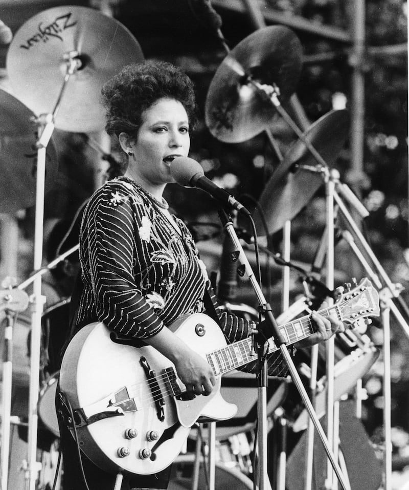 1983 - 03/07/1983 - Janis Ian performing at the Chris de Burgh Concert in the RDS, Ballsbridge, Dublin, yesterday.  Photograph: Kevin McMahon / THE IRISH TIMES . . . neg no 83/7/15
