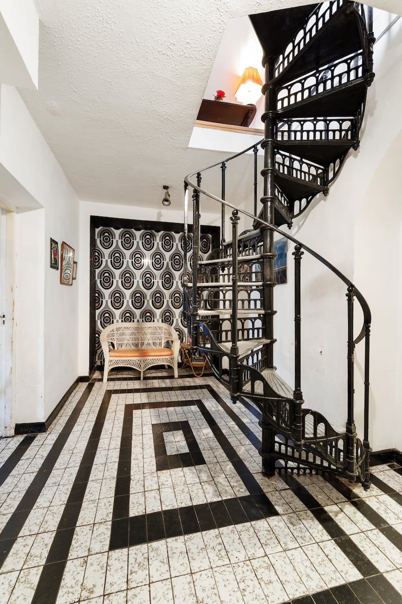 Spiral stairs to garden level