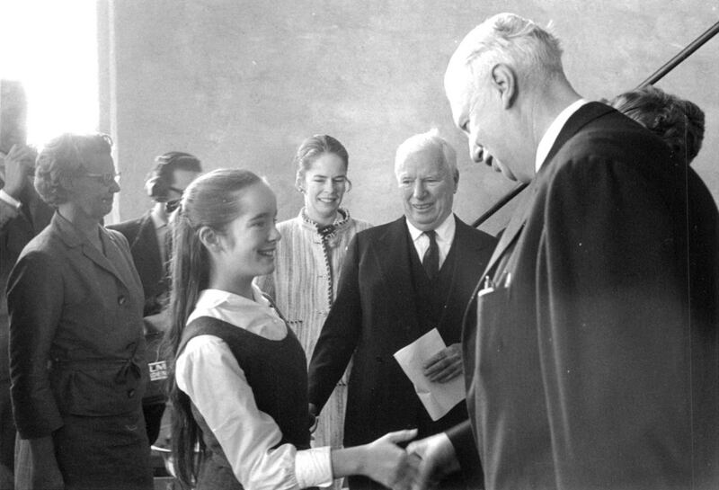 A young Josephine Chaplin, with her parents Charlie Chaplin and Oona O'Neill, meeting the Swedish politician Carl Albert Anderson. Credit: Creative Commons