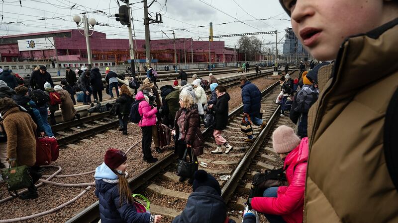 Ukrainian families hurry to catch the next train out of Kyiv. Photograph: Lynsey Addario/The New York Times
