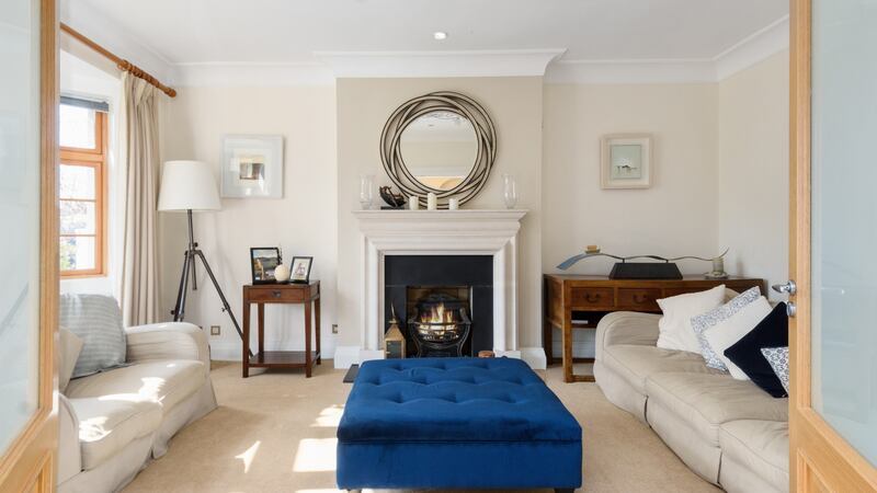 Livingroom to front with bay window