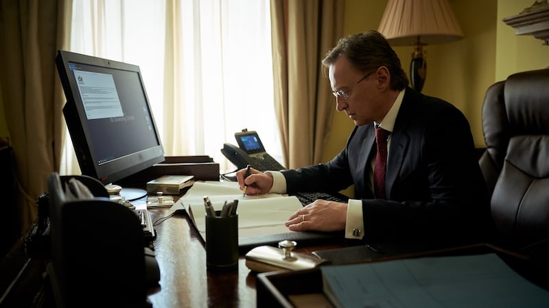 Robert Carlyle as British prime minister Robert Sutherland in Sky One’s Cobra