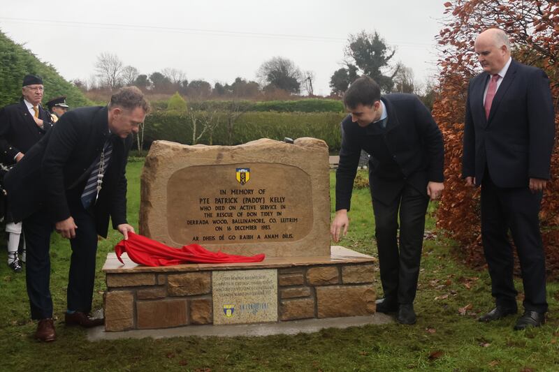 Cllr Gerry Murtagh, Minister of State Jack Chambers and Fianna Fáil TD Joe O'Flaherty at the unveiling of a memorial in Ballinamuck to Pte Patrick Kelly