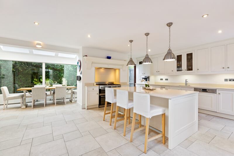Kitchen and breakfast area