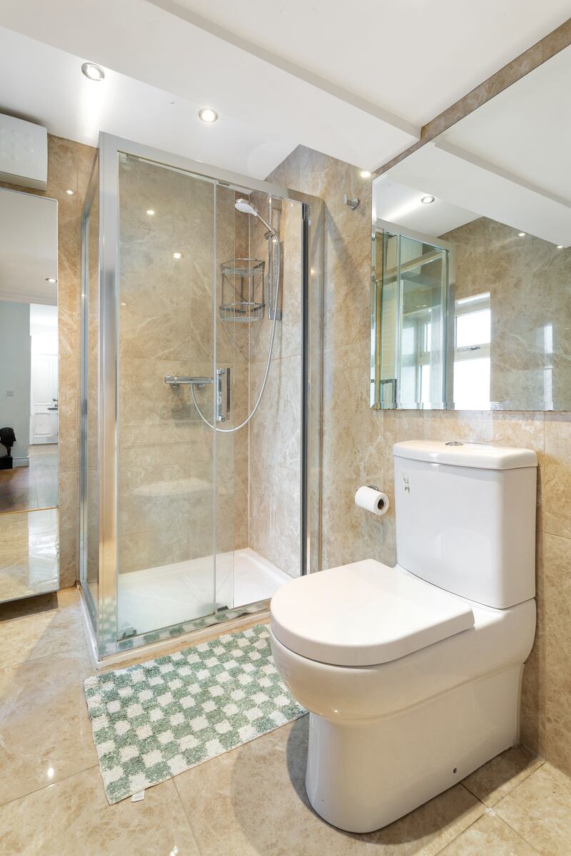 Bathroom. Photographer: Keith Owens