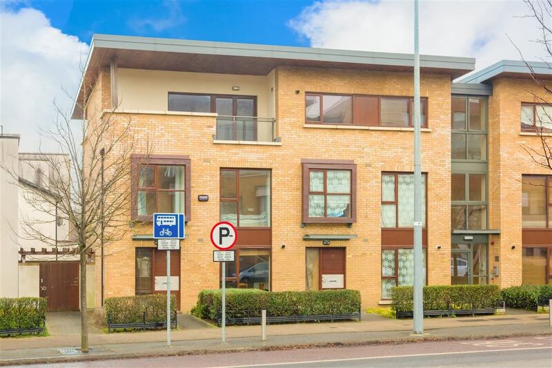6 Castlegate Court, Adamstown, Co Dublin