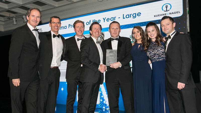 Aidan McCauley, Director, Dawson Rentals Ireland Temperature Control Solutions presents the Pharma Project of the Year - Large award to the HealthBeacon team