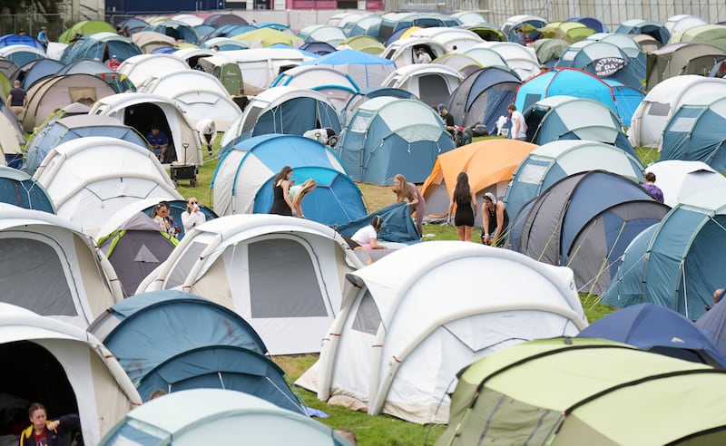 Tá thart ar míle duine ag fanacht i láthair campála na Gaeltachta, áit a mbeidh deis acu a gcuid Gaeilge a úsáid le linn an deireadh seachtaine. Grianghraf: Niall Carson/PA Wire