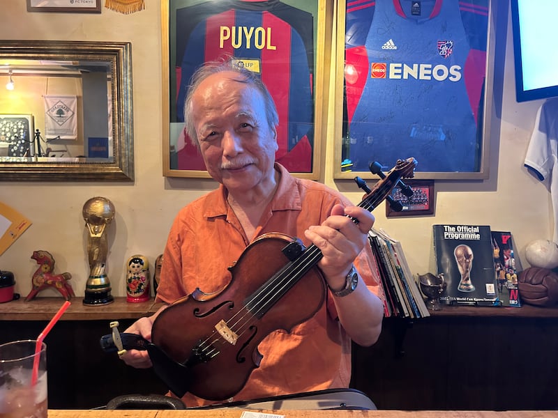 Yutaka Ohashi at a traditional Irish music session in Publion in Tokyo. Photograph: Denis Staunton/The Irish Times