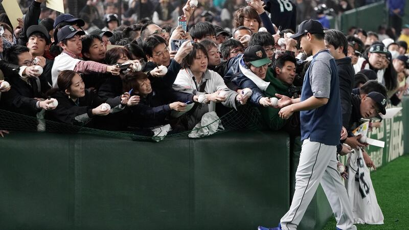 Seattle Mariners pitcher Yusei Kikuchi of the signs autographs for fans prior to the game against the Yomiuri Giants at the Tokyo Dome on March 17th, 2019. Photograph: Masterpress/Getty Images