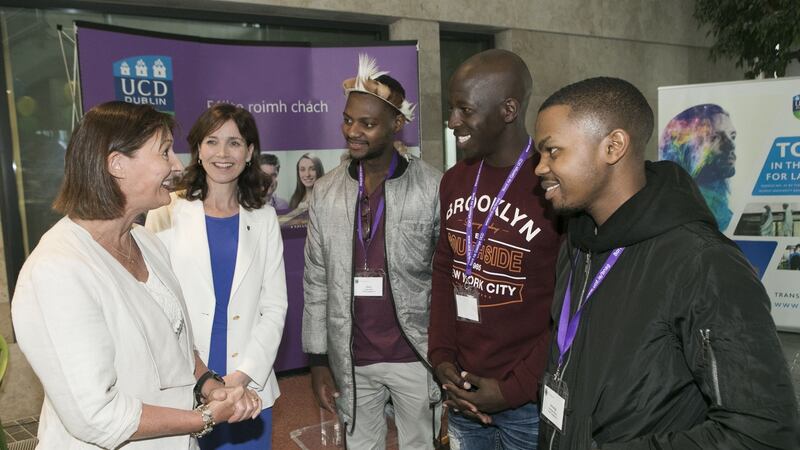An tOllamh Dolores O’Riordan, Leas Uachtarán do Rannpháirtíocht Domhanda UCD, Clár Ní Bhuachalla, Stiúrthóir, Gaeltacht UCD, Ionad Domhanda don Teanga agus don Chultúr, in éineacht le rannphairithe Thionól Gaeilge UCD 2019, Edwin Mzila, Aaron Mabaso agus Smanga Mabuza ó Ollscoil Johannesburg, An Afraic Theas. Grianghraf le caoinchead Tionól Gaeilge UCD/Iain White/Fennell Photography.