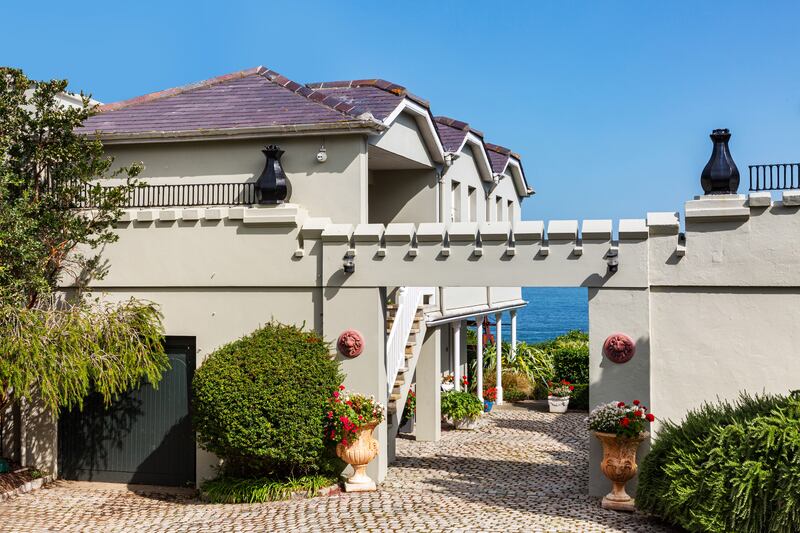 The property includes a former coach house, now converted to an apartment and garage