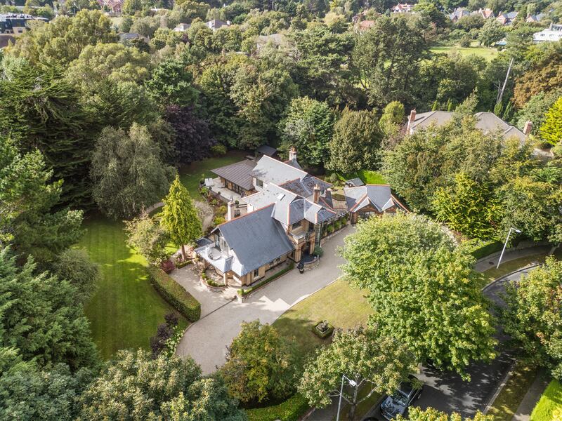 The site is totally private and extends to 0.75 of an acre