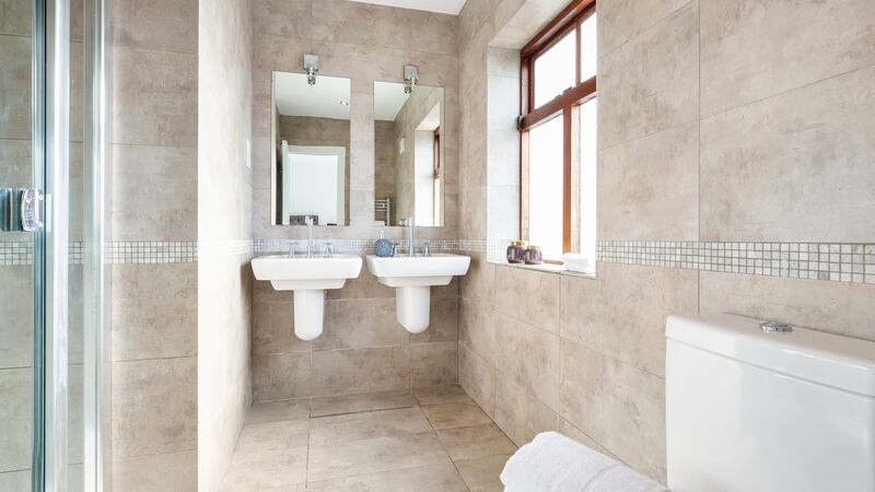 En suite to main bedroom