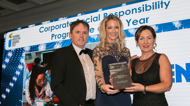 Brid O’Connell, Guaranteed Irish presents the Corporate Social Responsibility Programme of the Year award to Laoise O’Murchu & Ian Boyle, Amgen Foundation Science Education Programmes