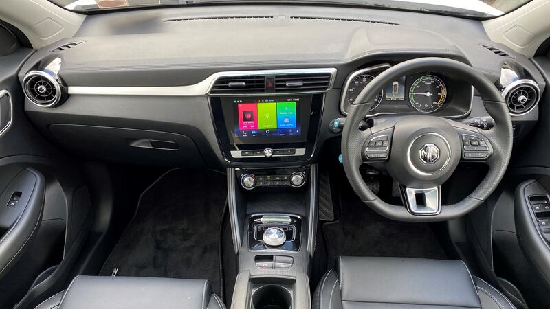 The optional heated seats on the €3,000 Exclusive pack have just two settings: pants on fire or off. You do, however, get a decent touchscreen system with intuitive controls (are you paying attention, VW?)