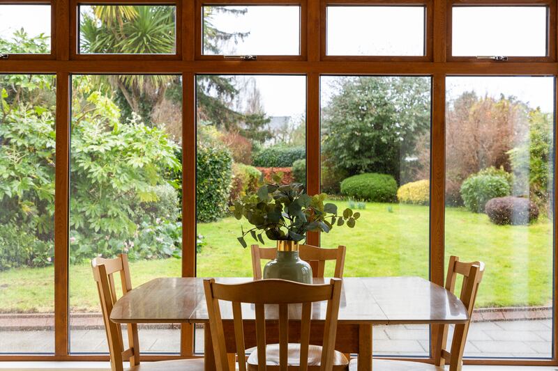 Breakfastroom is bathed in light