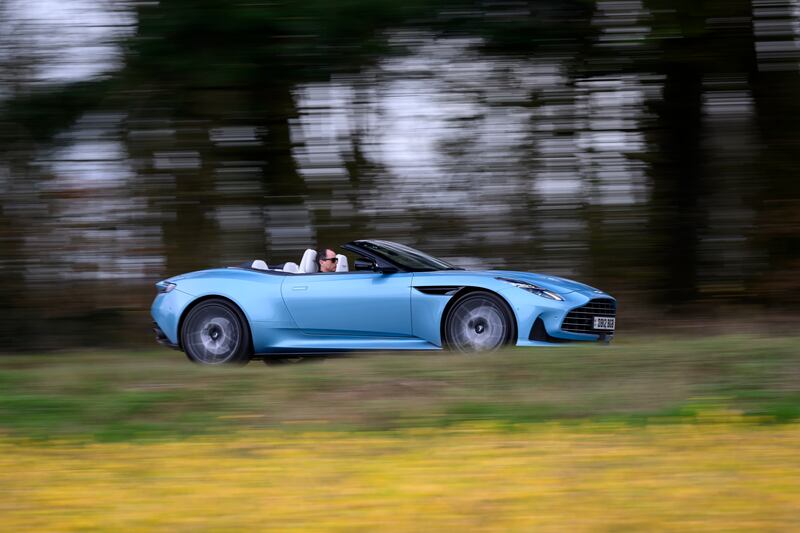 Aston Martin DB12 Volante