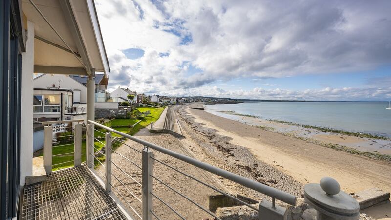Living room terrace overlooking the sea
