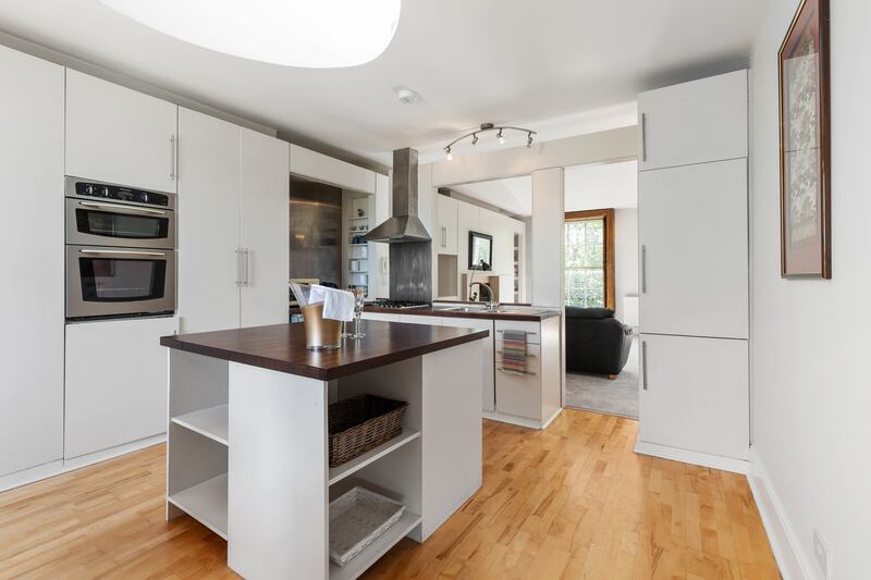 Second unit: kitchen with conical skylight