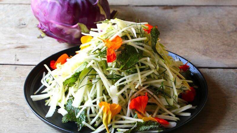 Kohlrabi slaw
