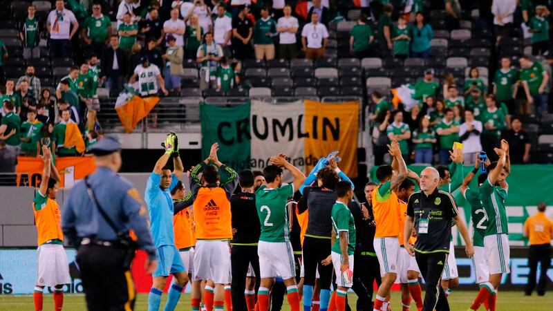 The Mexican players applaud the crowd at the end of the game. Photo: Kena Betancur/Getty Images