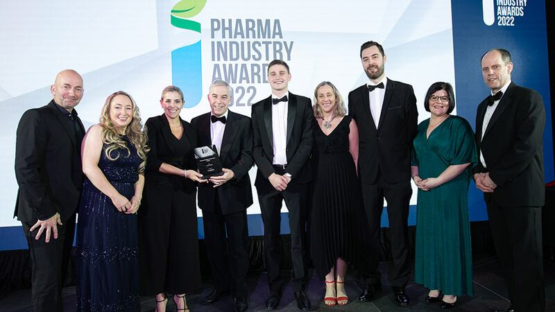 John O’Reilly, Managing Director, Unispace, presents the Pharma Project of the Year – Large award to the Pfizer Ireland team.