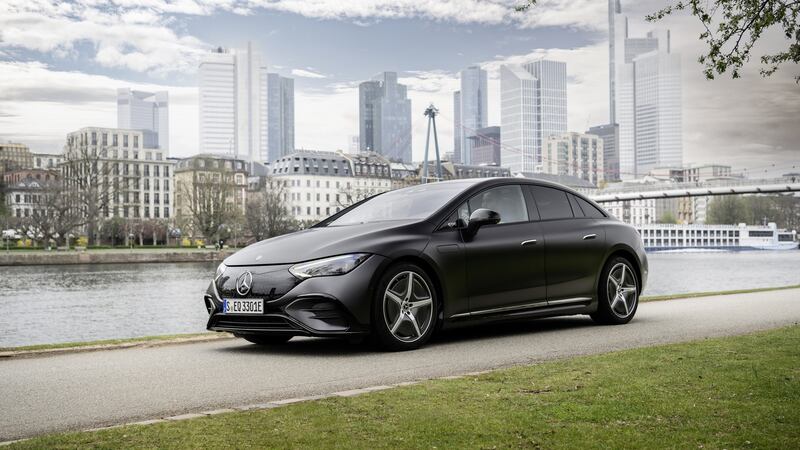 The EQE 350+ uses a single electric motor, driving the rear wheels, and developing 292hp and 565Nm of torque, so performance is better than brisk