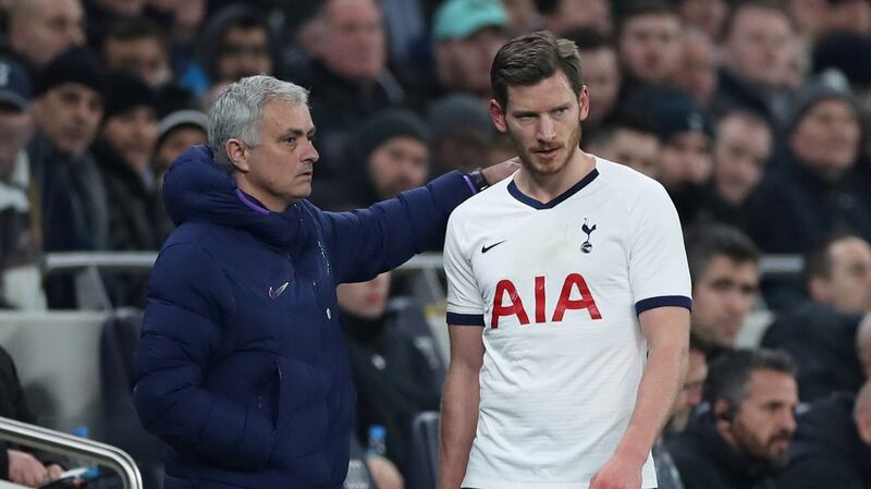 Mourinho speaks to Vertonghen as he is substituted. Photo: David Klein/Reuters