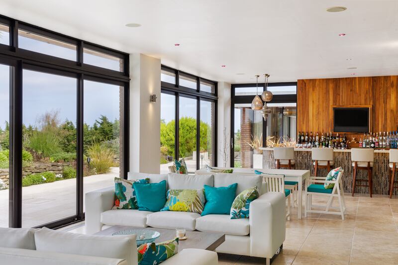 Pool entertaining area