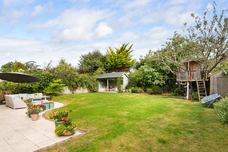 Garden with garden room and treehouse