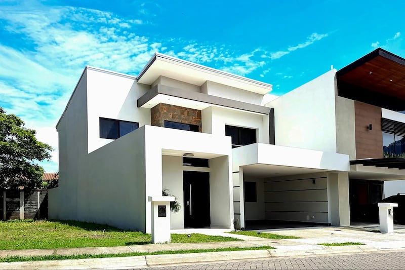 Costa Rica: San Jose: It extends to 210sq m with clean modern lines in its overall architectural design