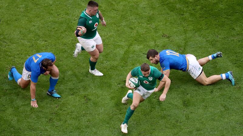 Jordan Larmour steps Andrea Lovotti and Tommaso Castello.