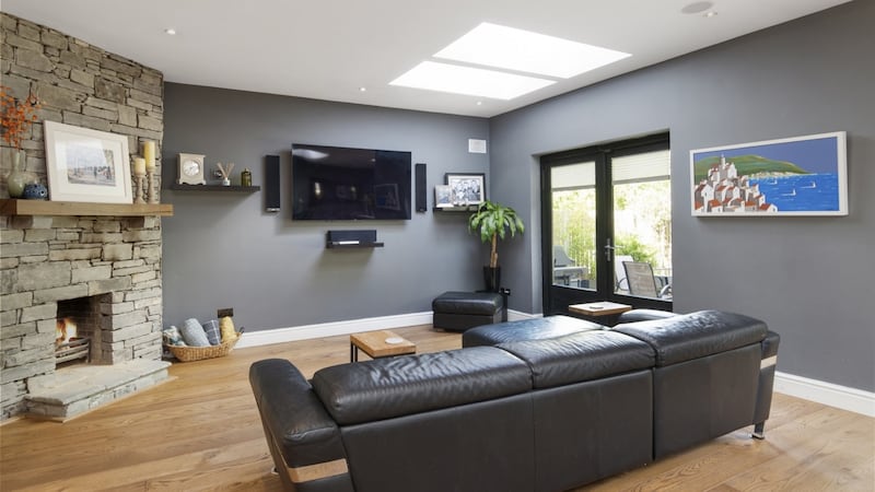 Sitting area with fireplace