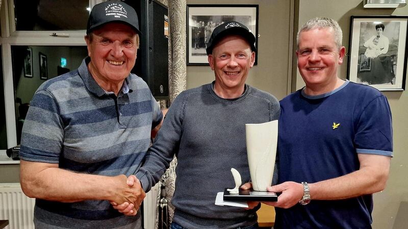 Steve Hemingway (centre), winner of the Mahon’s Hotel coarse festival on the River Erne, with former world champion Bob Nudd (left) and Erne match organiser Rod Scott