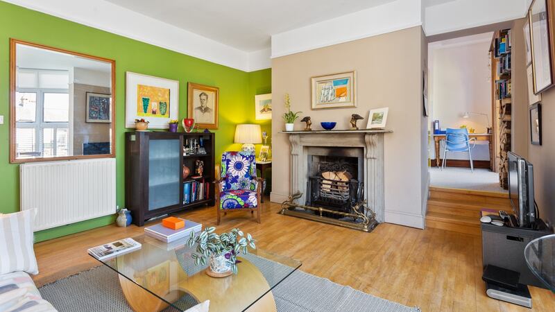 The west-facing livingroom