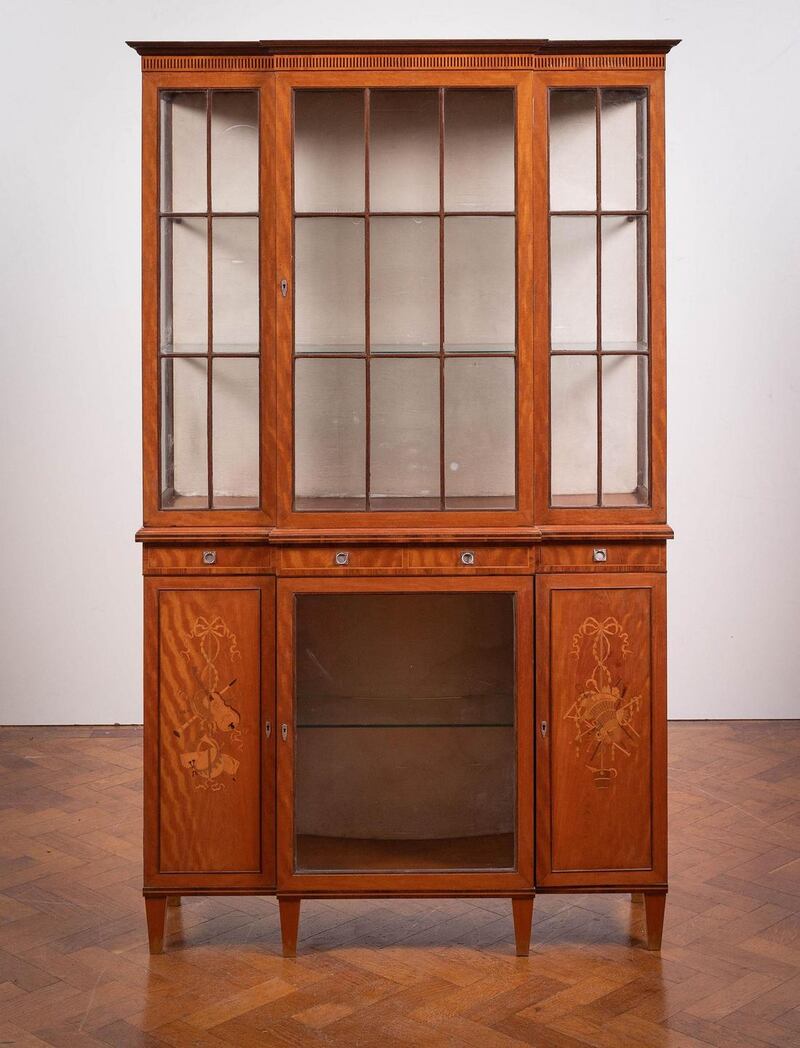 An Irish satinwood, rosewood and sycamore/yew wood inlaid breakfront display cabinet, attributed to James Hicks of Dublin (€3,000-€5,000)