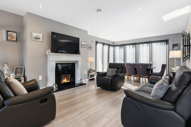 Living/formal diningroom