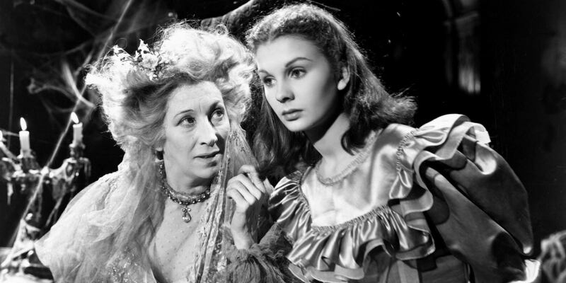 Martita Hunt and Jean Simmons in Great Expectations