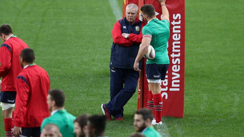 Gatland talks to Sean O’Brien during a Lions training session ahead of the final Test. Photo: Getty Images