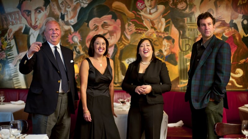 Ken Friedman (right),  with Vanity Fair editor Graydon Carter, bar owner Julie Reiner and sommelier Belinda Chang, at the Monkey Bar in New York, in  2011. Photograph: Joshua Bright/The New York Times