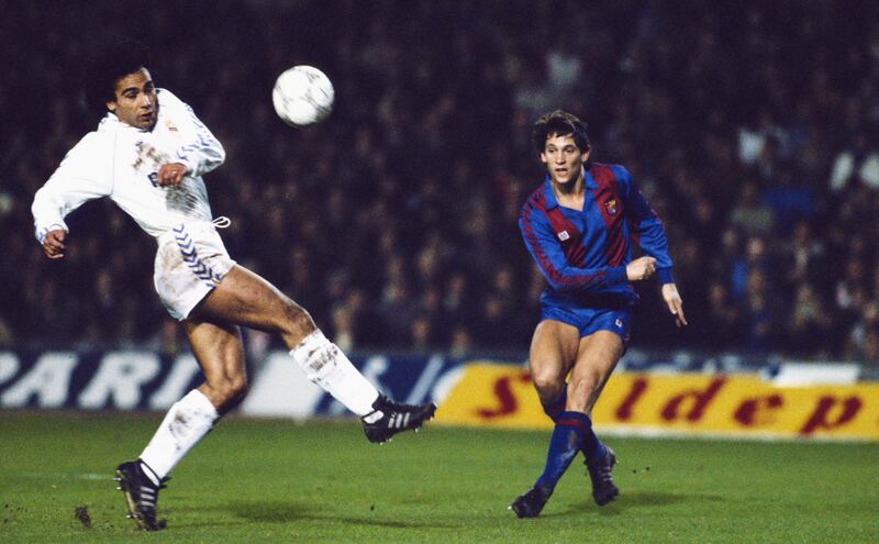 Barcelona striker Gary Lineker gets in a shot as Hugo Sanchez of Real Madrid looks on. Photograph: Simon Bruty/Allsport/Getty
