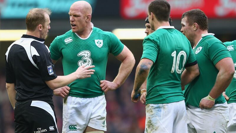 Referee Wayne Barnes in conversation with Paul O’Connell during the Six Nations clash in 2015. Phot: Michael Steele/Getty Images