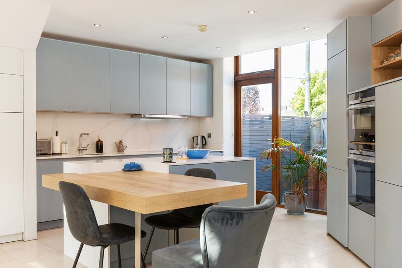 Kube kitchen with outdoor terrace