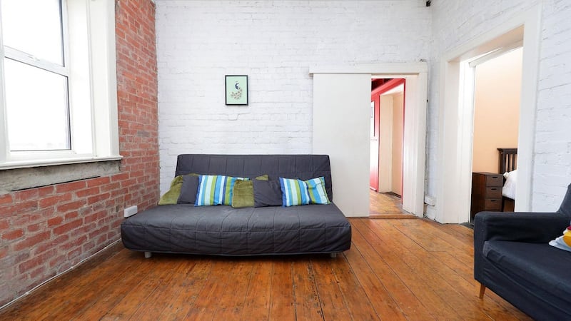 41 Rialto Court living room