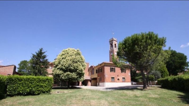 Five-bedroom house in Castiglione del Lago, Umbria, Italy