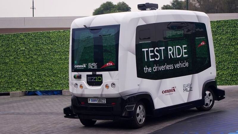 In Finland, the Easymile EZ-10 electric mini-buses, capable of carrying up to 12 people, will roam the open roads of Helsinki’s southernly Hernesaari district in a month-long trial, negotiating traffic for the first time.