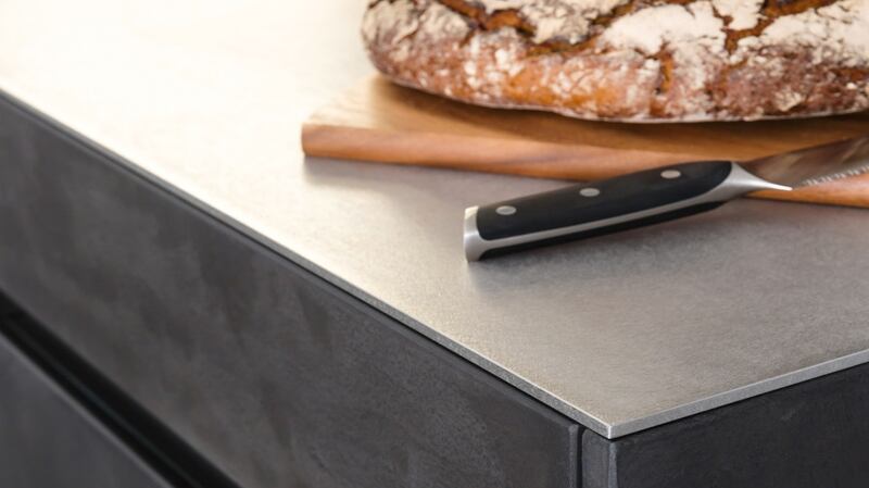 Stainless steel countertops – durable but now also stylish, from Leicht.