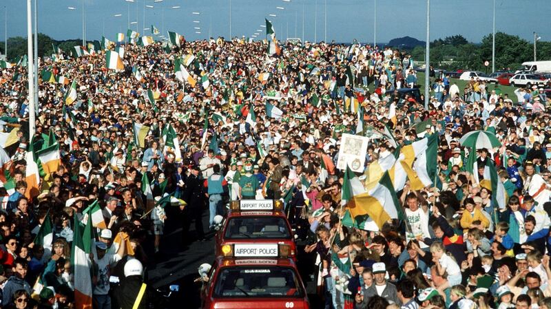 Huge crowds turn out to welcome home the Ireland team in 1990. Photio: Inpho