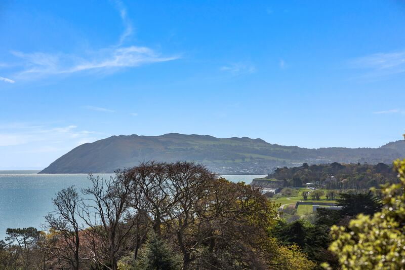 It has views of Killiney Bay